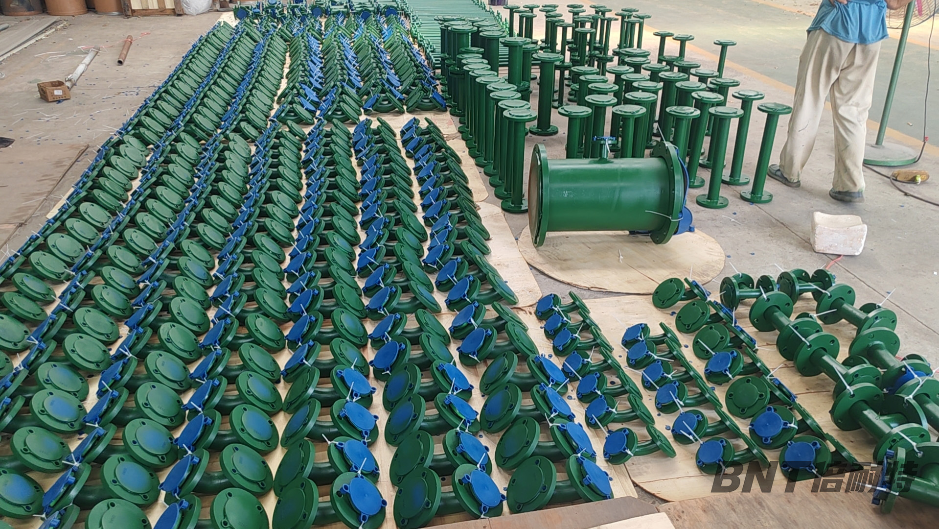 倍耐特氟龙科技为某化工厂生产模压钢衬四氟管道已发货